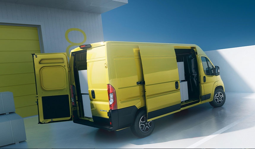 Opel Movano, 15 metreküplük (L4H2) yükleme hacmi ve 3,5 ton taşıma kapasitesi