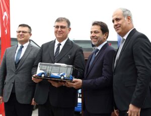 Anadolu Isuzu, İzmir Büyükşehir Belediyesine 20 adet Novociti Life otobüs teslim etti